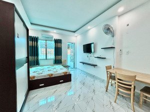 studio ban công cửa sổ ngay trung tâm q1 q4 - máy giặt riêng, thang máy