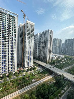 bán 2n1 55m hướng đông nam full đồ đẹp, tầng trung!!!!