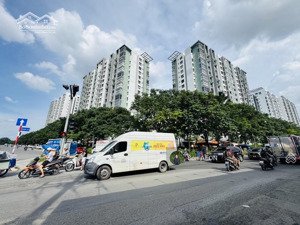 bán nhà gần aeon mall, 3 tầng mới ở ngay, 76m2 , chỉ 6.45 tỷ