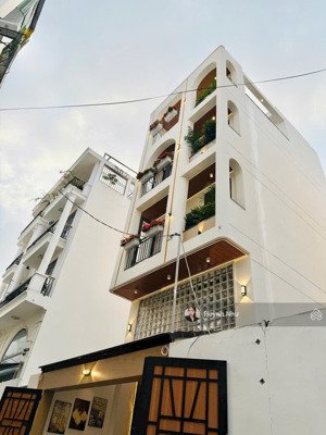 diện tích khủng 94m2 - giá tốt nhỉnh 8 tỷ! bán nhà cấp 4 nở hậu 5m xây mới 6 tầng hxh né nhau