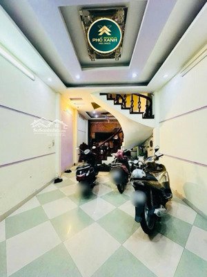 nhà đẹp phân lô ô tô vào nhà vỉa hè rộng khu vip cầu giấy cực hiếm