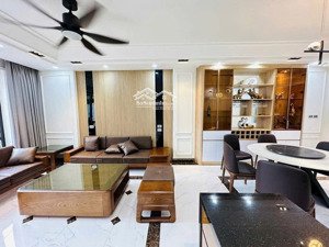 cực đẹp! phân lô hoàng quốc việt, thang máy, ôtô vào nhà, vài bước ra phố, nhà mới ở ngay, 66m2*6t