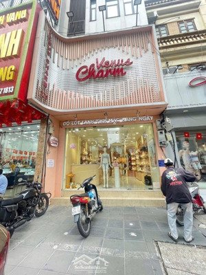 cho thuê mặt phố nguyễn khánh toàn - quan hoa,dt140m2-4,5m mtien,giá thuê 80tr/th, cafe siêu thị
