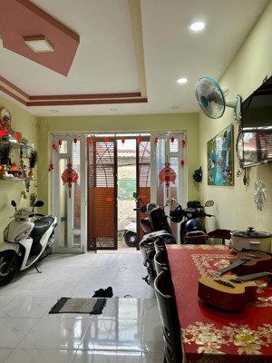 với 3t250 sở hữu căn nhà 41m2 gần mặt tiền huỳnh tấn phát 2 tầng hàng xóm phú mỹ hưng