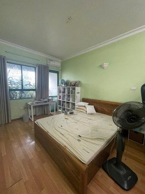 chính chủ nhờ bán căn hộ chung cư 18t1 lê văn lương kđt trung hòa nhân chính diện tích 117 m2