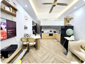 lạc long quân 35m2 5 tầng mt 4m, oto tránh, kinh doanh, nhà đẹp về ở luôn. thiết kế 3 ngủ