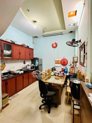 bán nr 52m2 tại kim giang, 12 tỷ, 4pn, 3wc, 4 tầng, mặt tiền 5m ô tô đỗ cửa