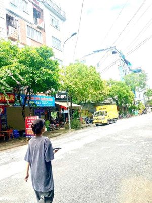 công te nơ quay đầu - kinh doanh sầm uất - trục đẹp nhất đh tài nguyên môi trường