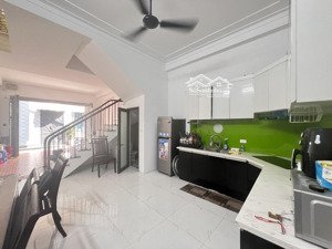 nhà đẹp giá hợp lý gần aeon mall, ngõ ô tô- cổ linh thạch bàn 50mx4t 9.4 tỷ