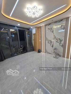 nhà đẹp mã lò - 4x10m - sổ hồng riêng - xe hơi tránh nhau