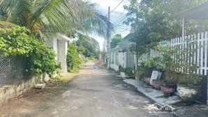 đất thổ vạn phú, lô góc. gần trường, đường ô tô. hơn 200 m, giá 1 tỷ 300 triệu.