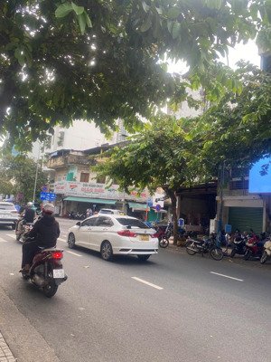 bán nhà 2 mặt tiền nguyễn đình chiểu, q3. dt: 6-26m. 4 tầng. giá bán rất rẻ. lh: 093,3449911. mr vũ