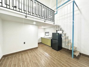 chính chủ cho thuê _ phòng mới xây gác cao _ tháng máy, cửa sổ _ ngay dương thị mười, đông bắc