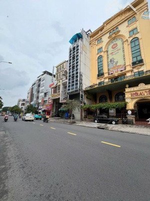 chủ gấp hạ 5 tỷ bán nhà hẻm nội bộ 10m, nguyễn chí thanh, 8.5x22m, 3 lầu thang máy, 31.9 tỷ p9, q5.