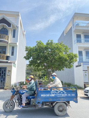 đất nền 5x17m, full thổ, đường nhựa 16m,khu vực toàn nhà cao tầng, giá 4,3 tỷ