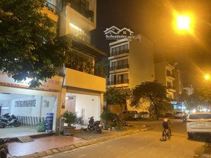 siêu phẩm bán đất tặng nhà 3 tầng vị trí siêu hot phúc lợi long biên