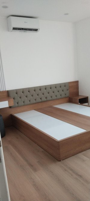 bán nhà gấp hàng xóm hateco 6tầng thang máy ful nội thất