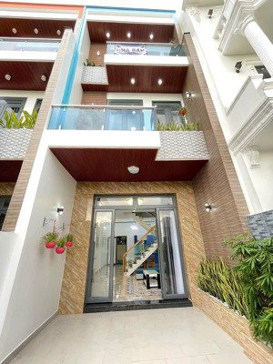 cần bán nhà 1/ hồng hà p9 phú nhuận. dt 64,8m2 giá 3 tỷ 5. sổ riêng. sẵn hđ thuê 15tr/tháng