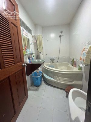 chủ gấp bán! nhà hxh lạc long quân, p.8, tân bình - nội thất gỗ xịn - giá chỉ 7 tỷ