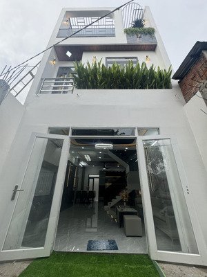 bán nhà mới 160 m2 - ngang 5m vuông vức - hẻm mới nâng cao - trục htp cách q7 100m - giá 5 tỷ 550.