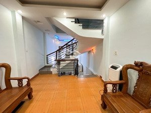 bán nhà 4 tầng vị trí trung tâm- phước long b- quận 9