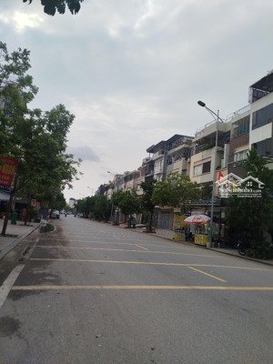 trục chính kđt văn phú -- mặt đường 24m -- kinh doanh -- giá đầu tư -- rẻ nhất -- chủ cần gấp