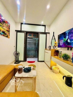 bán nhà q7-dt 25m2-2 tỷ 6- phú thuận- huỳnh tấn phát-2 pn- full nội thất vô ở luôn