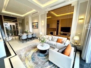 8 tầng thang máy - gara ô tô - nội thất đỉnh. ngõ thông kinh doanh phố trạm.
phố vip nhất long biên