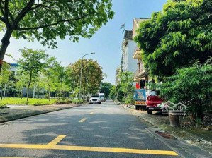 chính chủ bán gấp mảnh đất phố phạm khắc quảng: dt 82m2 đất, mt 4,5m vị trí kinh doanh, gần trường