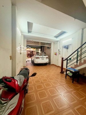 bán gấp nhà đường 6m âu cơ, trệt 2 lầu, 4x14, giá 7 tỷ hơn.