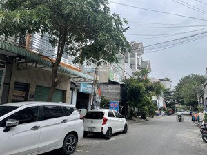 bán chdv mặt tiền nhựa 18m phường dĩ an, thu 30tr/tháng
nhà 1 trệt 2 lầu 14 căn hộ và 1 kiot