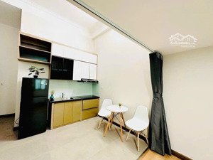 bán ccmn đường láng, nguyễn trãi 240m 9 tầng lô góc2 thoáng , ô tô 7 chỗ đỗ cửa doanh thu 390/tháng