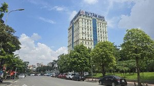 siêu phẩm nhà mặt phố long biên gần bệnh viện tâm anh thang máy, gara ô tô chỉ 30 tỷ!