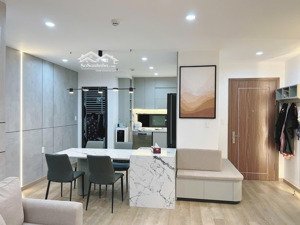 bán căn hoa hậu tầng trung nội thất đỉnh cao , ban công đông nam cực mát