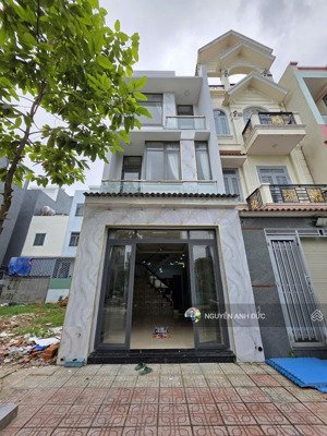 nhà đẹp- hiện rẻ nhất kdc phú hồng thịnh - trệt 2 lầu 4pn- nhanh tay đi xem lh 