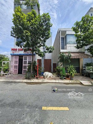 đất phú hồng thịnh 4x15 chỉ 3.7 tỉ- full nội thất. đường 12m- tiện xây nhà ở kdc đẹp