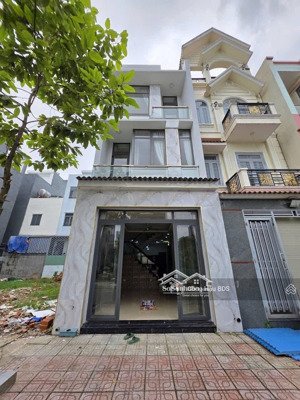 bán nhà 3 tầng kdc phú hồng thịnh, p. bình an. dĩ an. dt: 63.5m2 (4.5x 14.2) đường 10m. giá: 5.8 tỷ