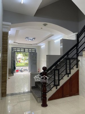 nhà đẹp 5 phòng khu bình phú - quận 6 - đối diện công viên