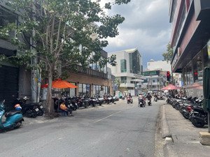 bán nhà mtkd khuông việt ngay âu cơ,tân phú (dt: 152.5m2), giá chỉ 130tr/ m2