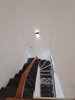 bán nhà 5 tầng ở phường cự khối long biên gần hồ điều hòa, dt 32m gồm 3 ngủ khép kín, giá 5,55 tỷ