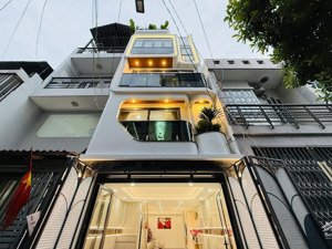 bán gấp nhà riêng tại nguyễn khoái, quận 4, giá cực mềm 2,95 tỷ. dt 70.65m2, shr, hđt cao 22 triệu.