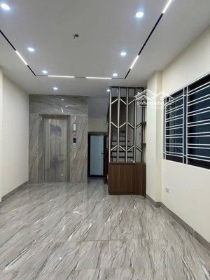 bán nhà nguyễn ngọc vũ, dt46m, mt4,2m, 6 tầng thang máy, ô tô vào nhà, gần hồ, kinh doanh online