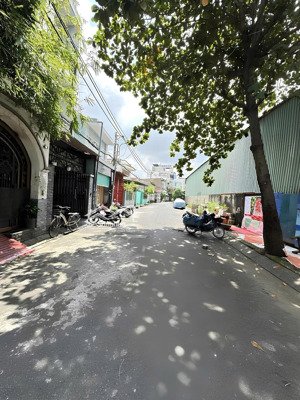 ngộp bank bán gấp, đường xe hơi - dt: 4x15 (60m2) - cạnh đầm sen - nhà đúc 4 tầng - chỉ 7tỷ xíu