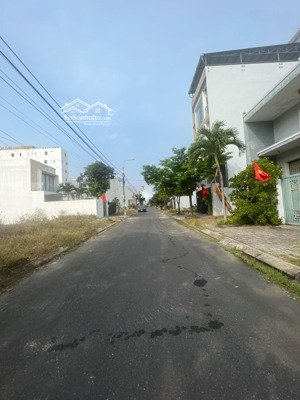 bán đất đa mặn 4 lô kẹp cống 85m2