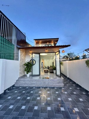 nhà mê lửng rất đẹp đầu thôn 8 cưebur (phường bmt) cách ngã sáu 7km - 2.190 tỷ