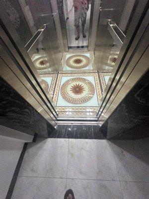 vip hà đông - 5 tầng thang máy -lô góc - mặt ngõ thông - ô tô đỗ cửa - kinh doanh