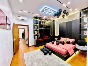 bán nhà ngõ 121 số 11 đại la. ngõ rộng. 1 bước ra phố sầm uất. nhà đẹp long lanh full nội thất