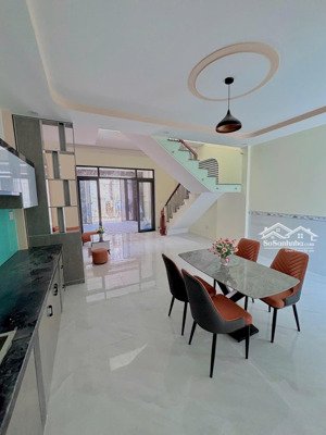 nhà lầu sổ hoàn công trung tâm chợ cây xăng 26 tân phong biên hoà