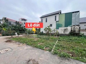 cần bánd 43 m2 đất phúc thọ, hà nội. gần bưu điện , ô tô 4c đỗ trước đất. mặt tiền = hậu = 4,1m