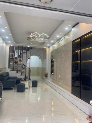 bán nhà lô góc siêu hiếm, trung tâm cầu giấy, 45m2, 4 tầng chắc chắn, giá chỉ 15,5 tỷ